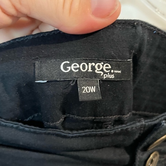 George. Women’s long shorts. Black. Size 20W. Zip fly. Button. - Picture 4 of 4